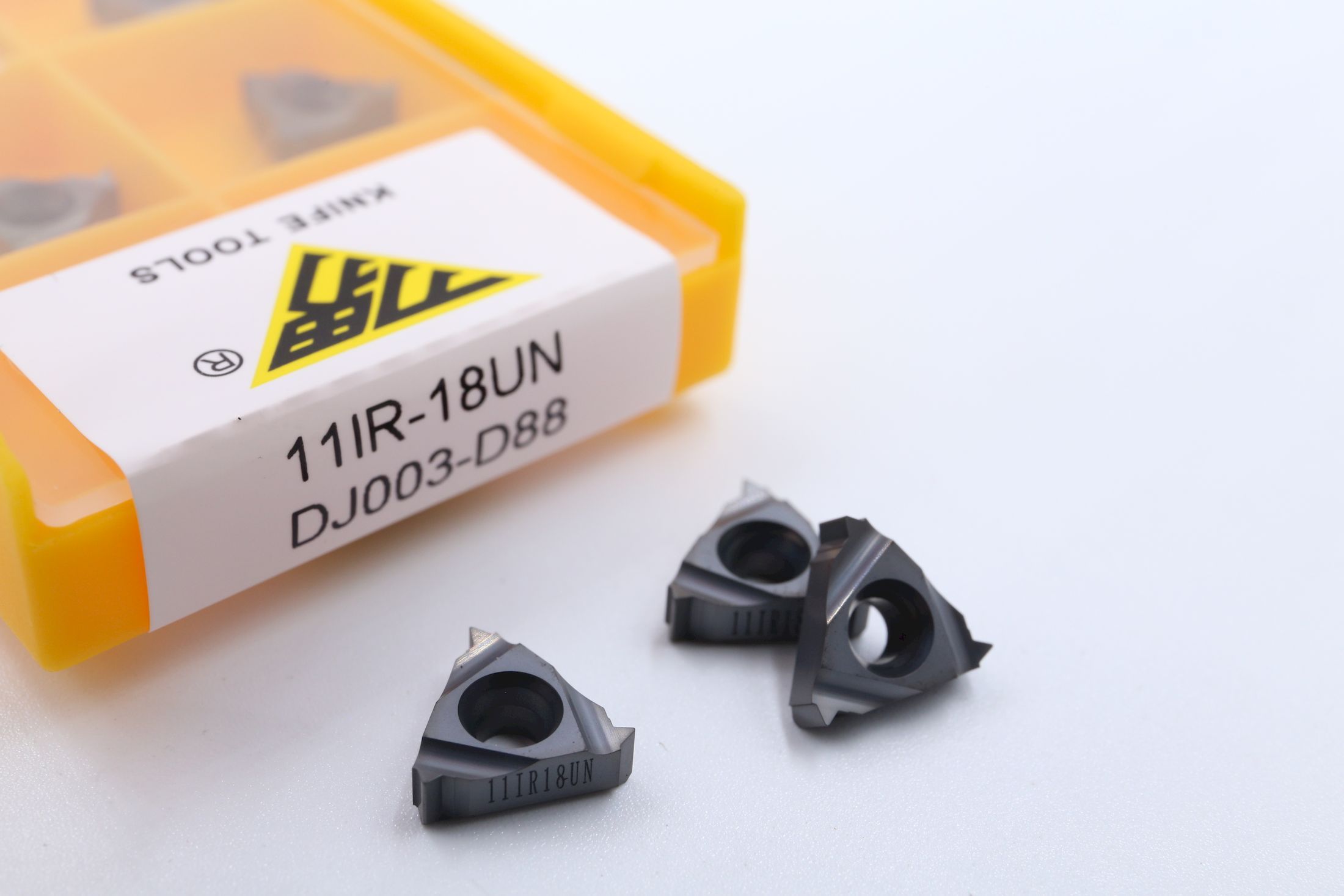 11IR18UN DJ003-D88