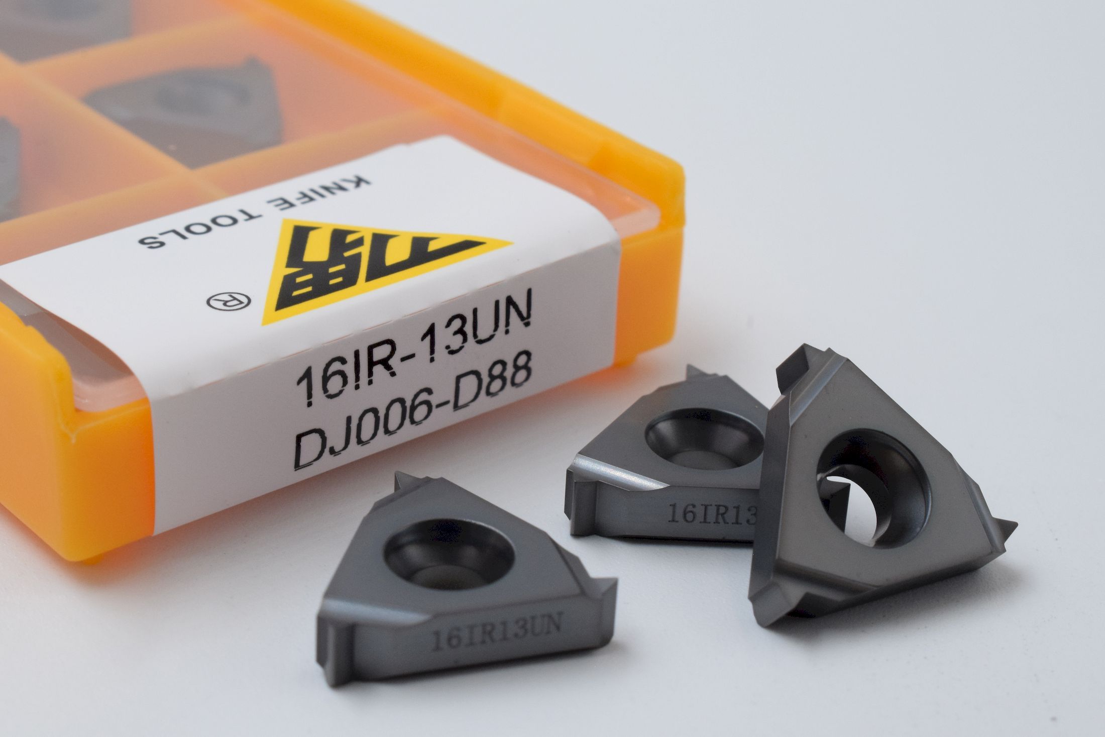 16IR13UN DJ006-D88