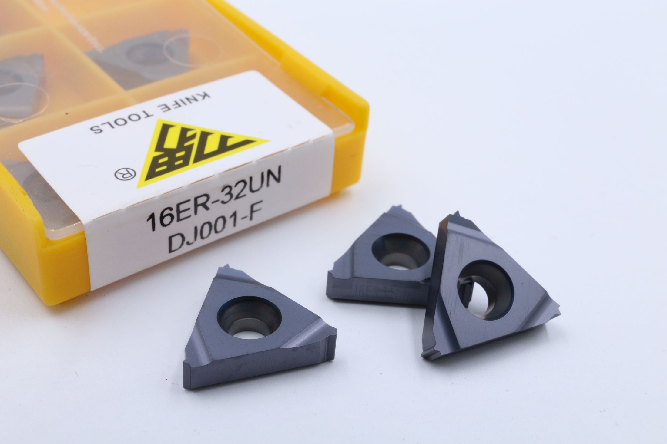 16ER32UN DJ001-F