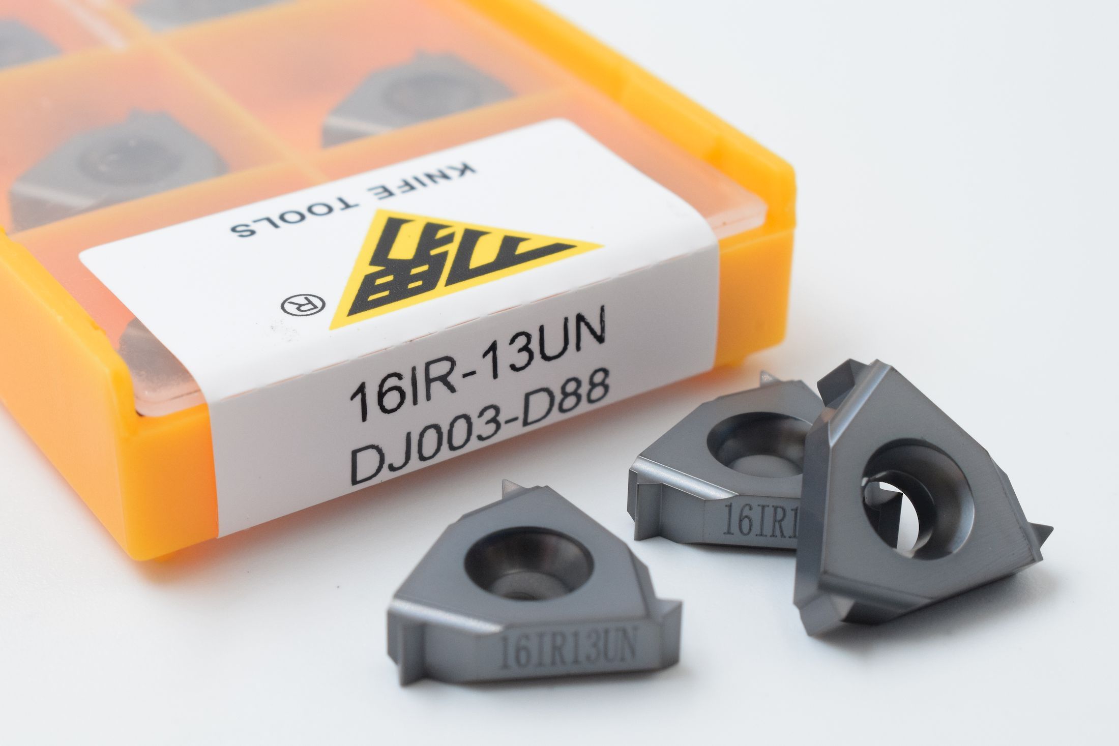 16IR13UN DJ003-D88