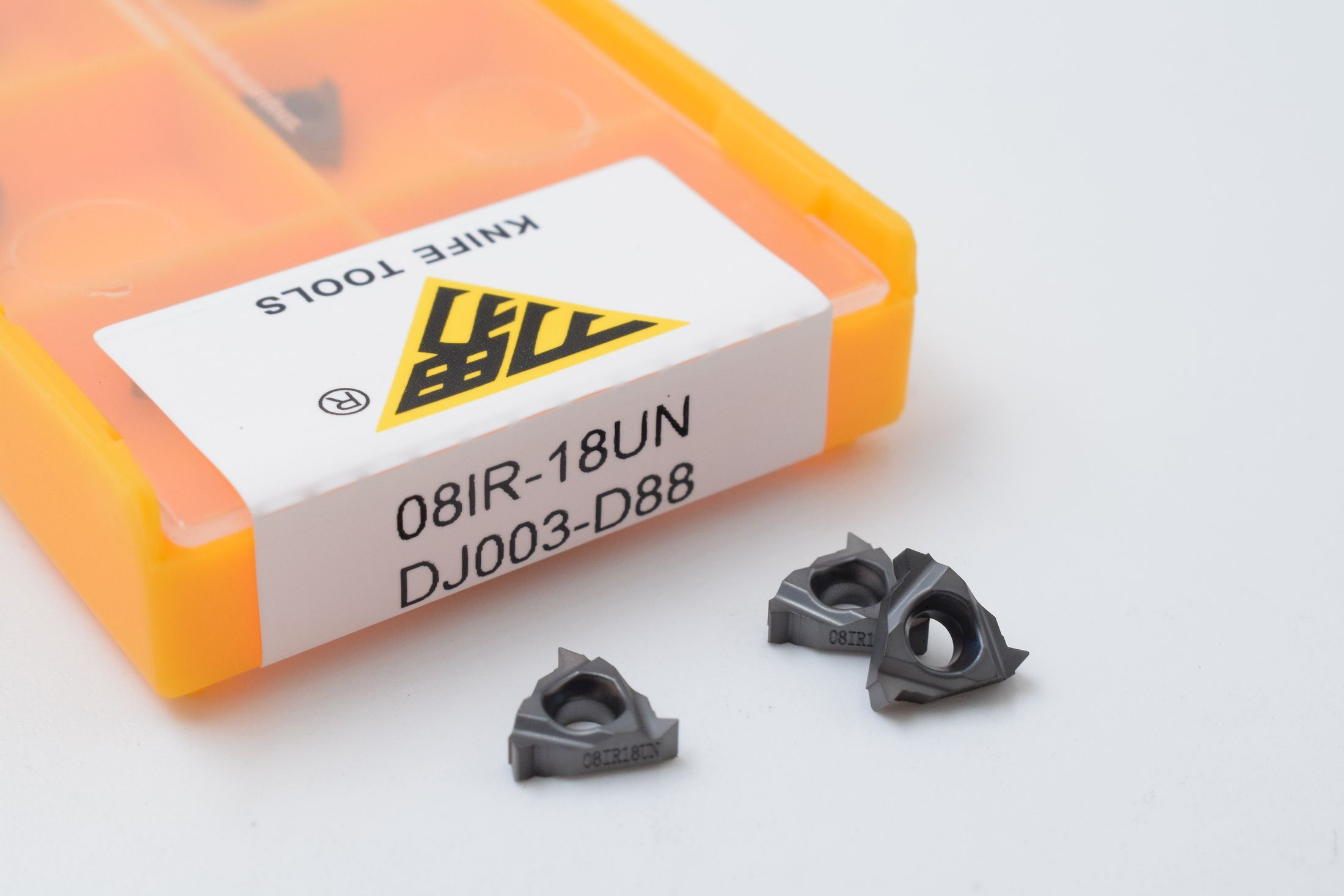 08IR18UN DJ003-D88