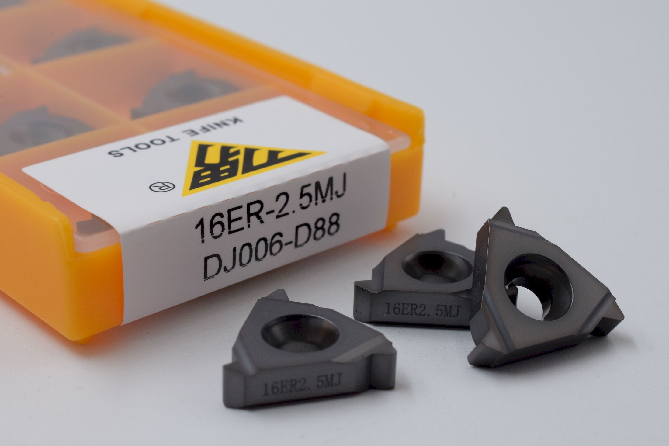 16ER2.5MJ DJ006-D88
